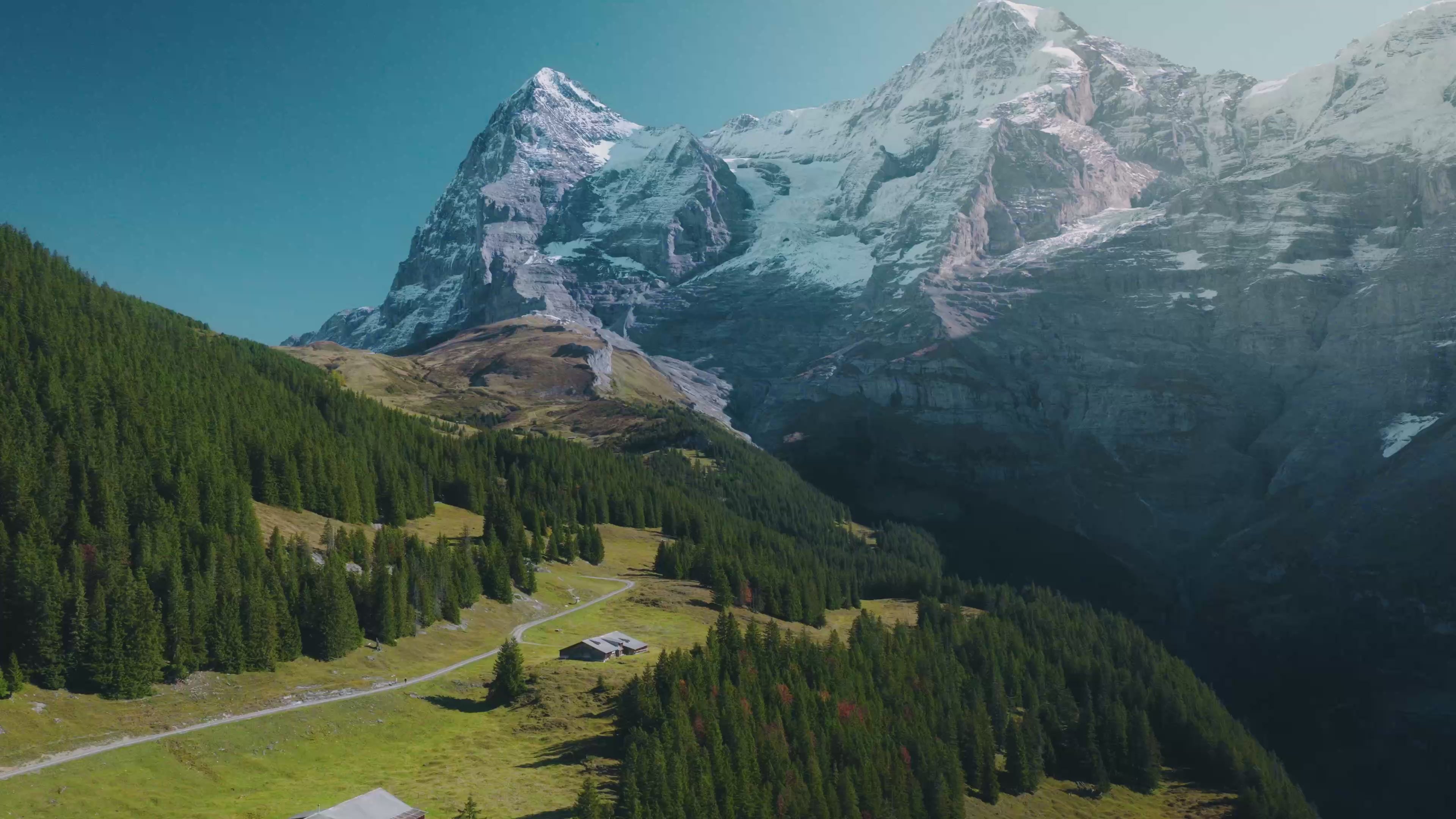 Video laden: Imagefilm Lauberhornfondue - wir stehen für Qualität, Leidenschaft und Tradition.
